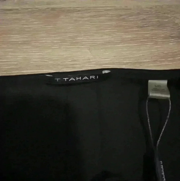 T. Tahari women's black shear arm top size large - Picture 3 of 6